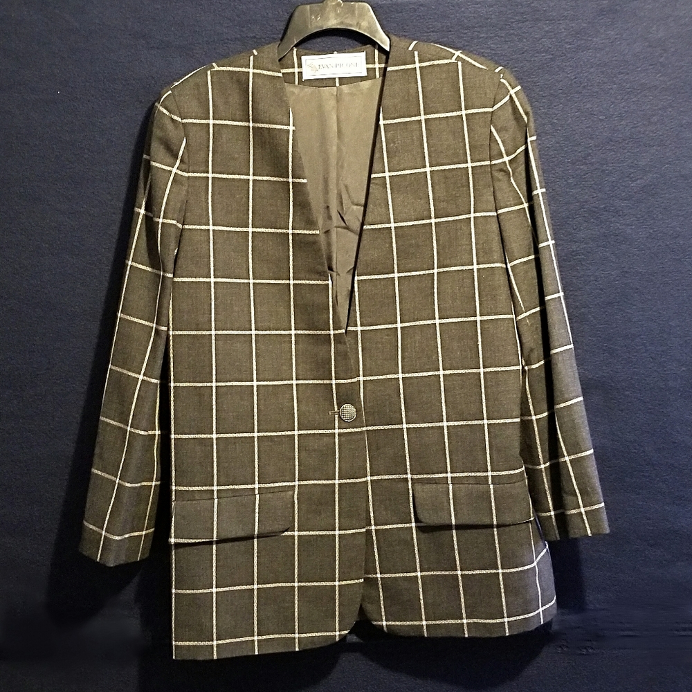 Evan Picone Window Pane Pattern Collarless Jacket A Single-Button Closure